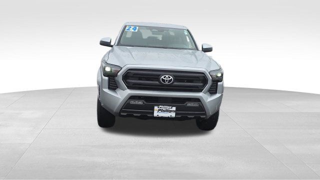 Used 2024 Toyota Tacoma SR5 AWD/4WD image 19