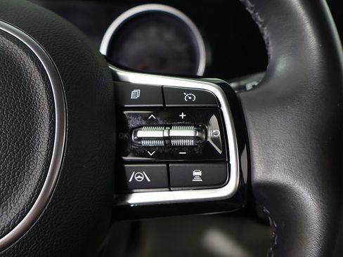 Used 2024 Kia Carnival EX image 43