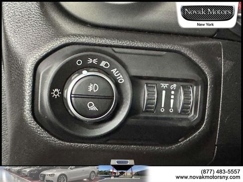 Used 2021 Jeep Gladiator Overland image 16