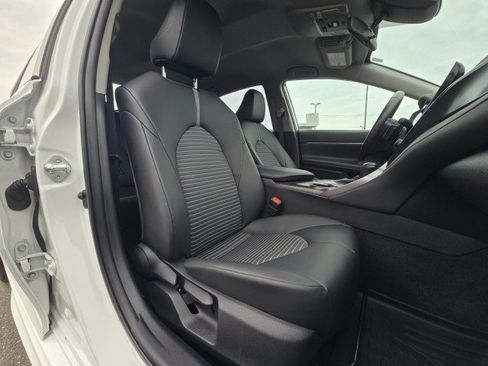 Used 2023 Toyota Camry SE image 12