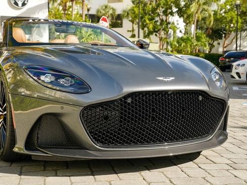 Used 2023 Aston Martin DBS Volante image 39