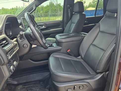 Used 2022 Chevrolet Tahoe Z71 w/ Luxury Package AWD/4WD image 15
