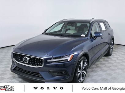 Used 2025 Volvo V60 B5 Cross Country Plus w/ Protection Package Premier