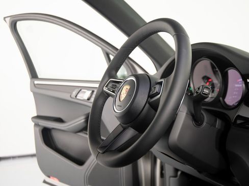 New 2026 Porsche Macan S image 28