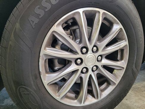 Used 2022 Buick Enclave Essence FWD image 31