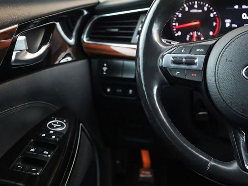 Used 2017 Kia Cadenza Premium FWD image 29