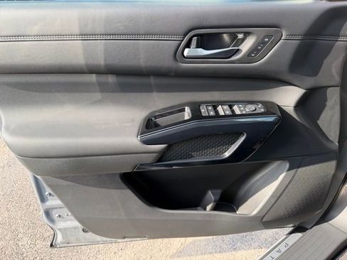 New 2026 Nissan Pathfinder Platinum image 11