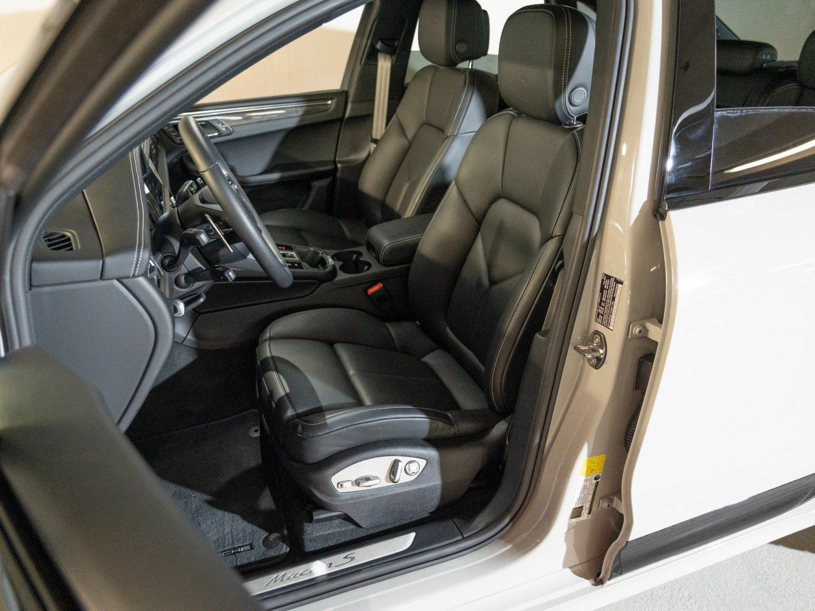 Used 2026 Porsche Macan S AWD/4WD image 5