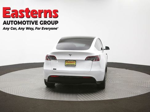 Used 2022 Tesla Model Y Long Range image 32