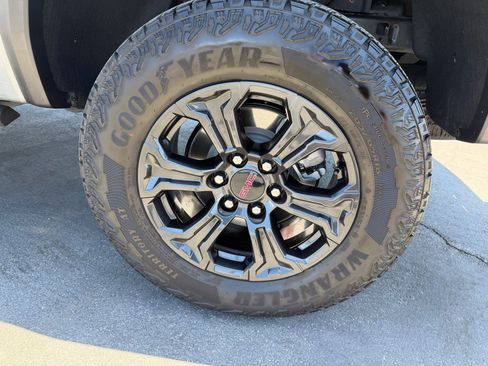 Used 2024 GMC Canyon Elevation w/ Elevation Premium Package RWD image 30