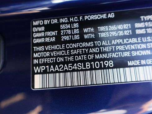 Used 2025 Porsche Macan image 37