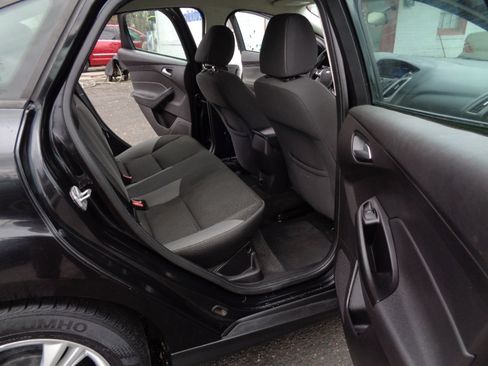 Used 2014 Ford Focus SE w/ SE Winter Package image 16