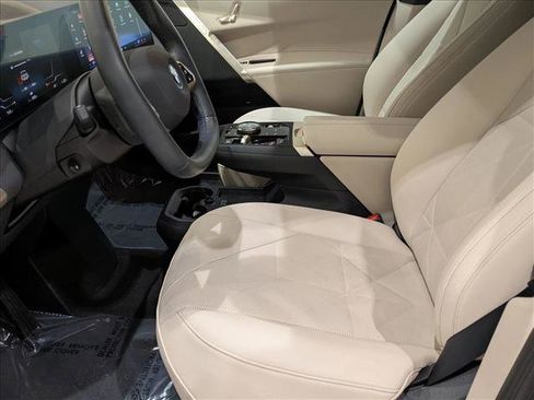 Used 2025 BMW iX xDrive50 image 17