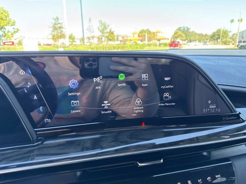 Used 2024 Cadillac Escalade Premium Luxury image 25