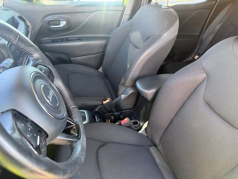 Used 2018 Jeep Renegade Altitude image 17