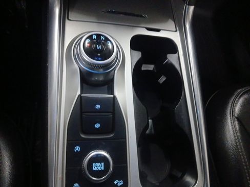 Used 2020 Ford Explorer XLT w/ Equipment Group 202A image 14