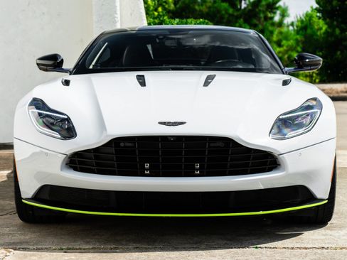 Used 2019 Aston Martin DB11 AMR RWD image 13
