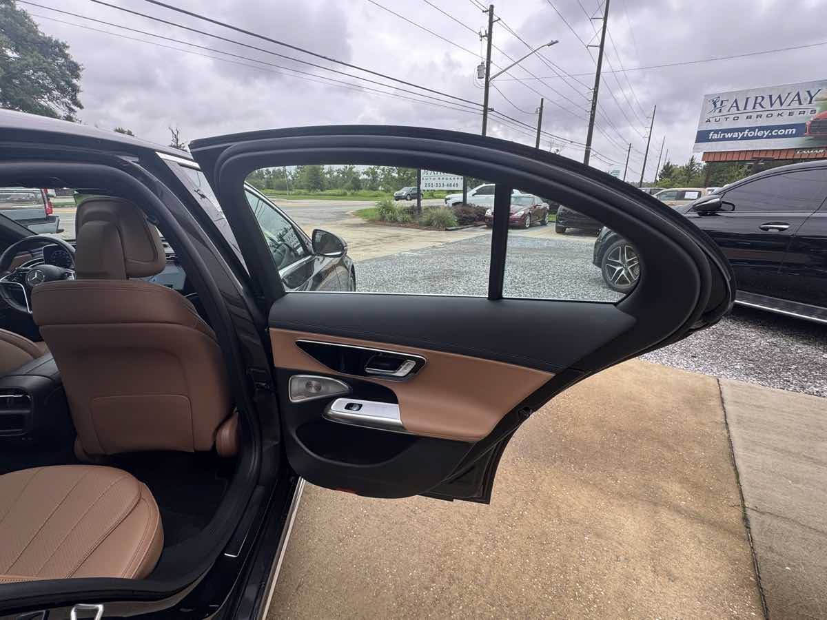 Used 2025 Mercedes-Benz E 350 Sedan w/ Multicontour Seating Package image 28