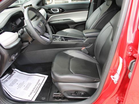Certified 2025 Jeep Compass Limited AWD/4WD image 12