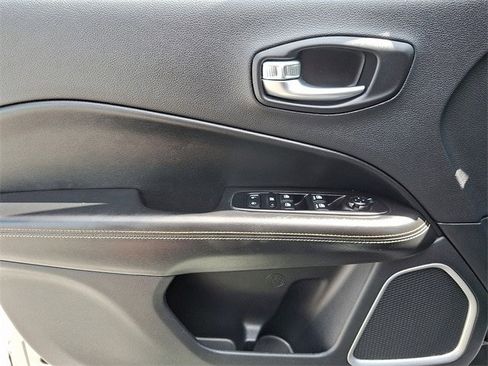 Certified 2020 Jeep Compass Latitude image 12