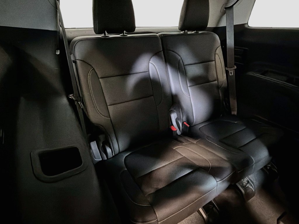 Used 2023 GMC Acadia SLT FWD image 29
