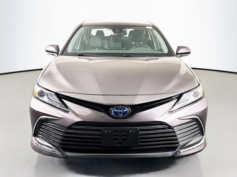 Used 2022 Toyota Camry XLE image 2