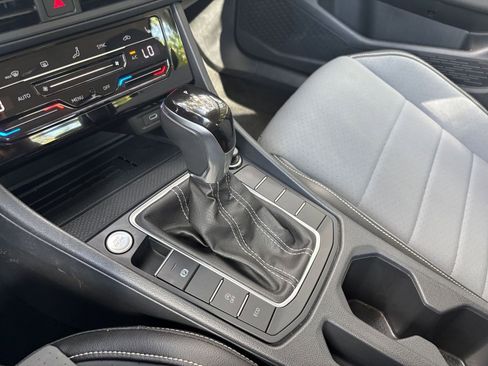 Used 2025 Volkswagen Jetta SE image 40