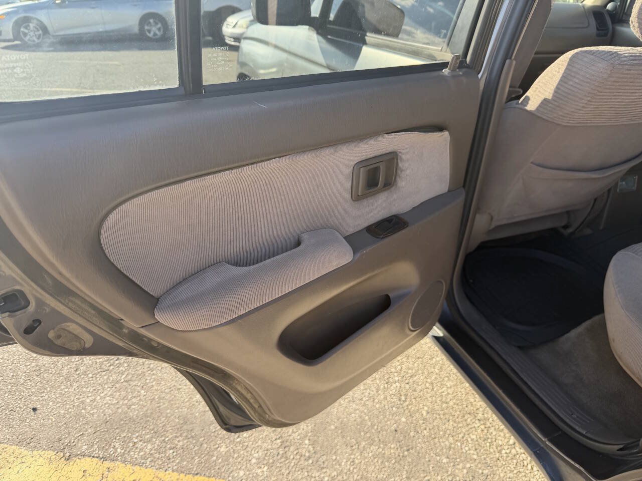 Used 1997 Toyota 4Runner SR5 w/ Sport Seat Pkg RWD image 27