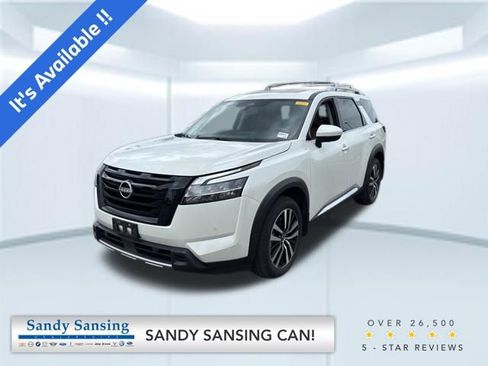 Used 2024 Nissan Pathfinder Platinum FWD image 1