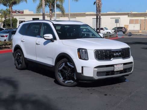 Used 2023 Kia Telluride EX FWD image 2