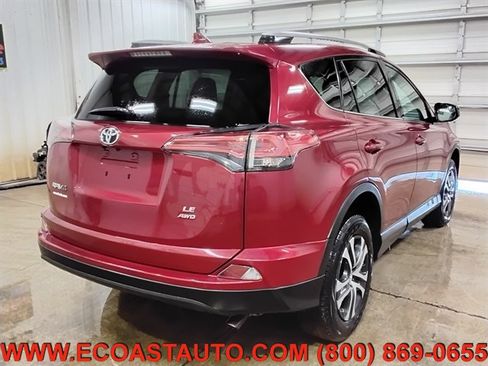 Used 2018 Toyota RAV4 LE AWD/4WD image 3