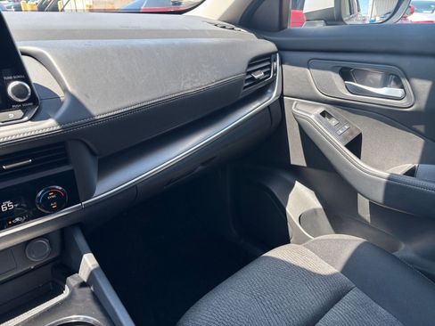 Used 2025 Nissan Rogue SV FWD image 37