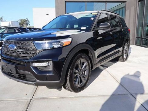 Used 2021 Ford Explorer XLT w/ Equipment Group 202A image 8