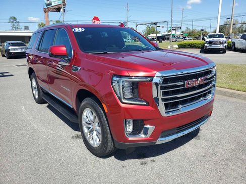 Used 2024 GMC Yukon SLT w/ SLT Luxury Package image 8