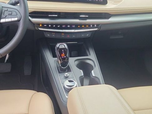 Used 2025 Cadillac XT4 Premium Luxury FWD image 27