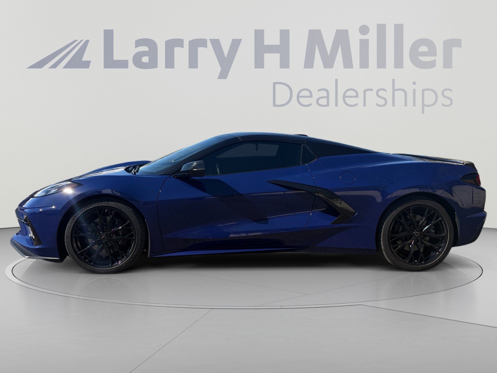 Used 2025 Chevrolet Corvette Stingray Convertible w/ 1LT RWD image 2