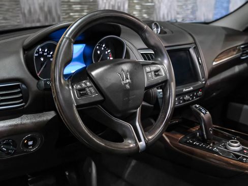 Used 2019 Maserati Levante GranLusso image 3