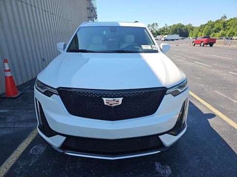 Used 2023 Cadillac XT6 Sport w/ Technology Package AWD/4WD image 2