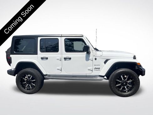 Used 2018 Jeep Wrangler Unlimited Sahara AWD/4WD image 4