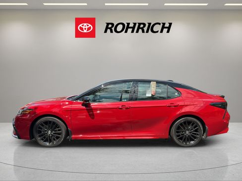 Used 2022 Toyota Camry XSE w/ Navigation Upgrade Package FWD image 9