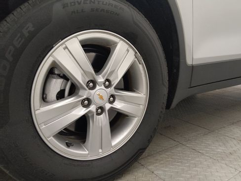 Used 2021 Chevrolet Trax LS w/ Tint and Cruise Package FWD image 31