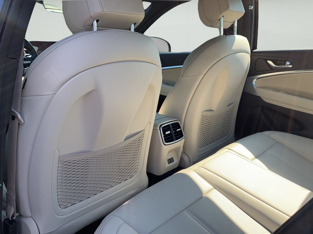 Certified 2026 Genesis G70 2.5T RWD image 17