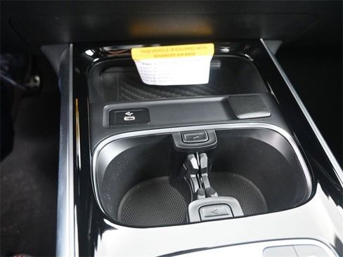 New 2024 Mercedes-Benz GLB 250 image 4