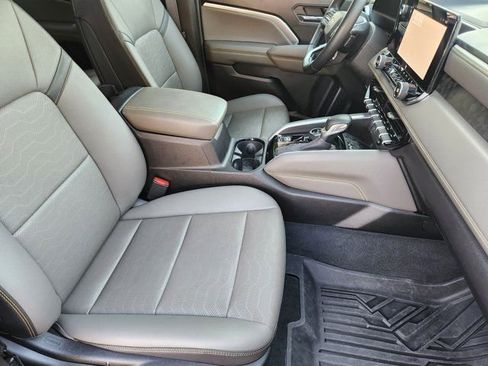 Used 2023 Chevrolet Colorado ZR2 w/ ZR2 Convenience Package III image 19