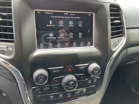 Used 2021 Jeep Grand Cherokee Laredo image 18