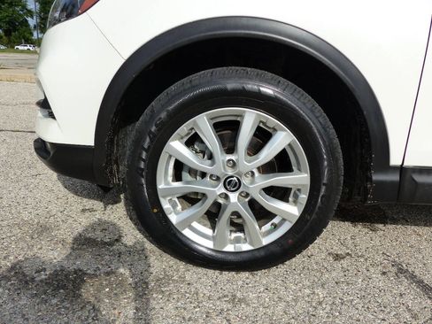 Used 2021 Nissan Rogue Sport SV FWD image 13