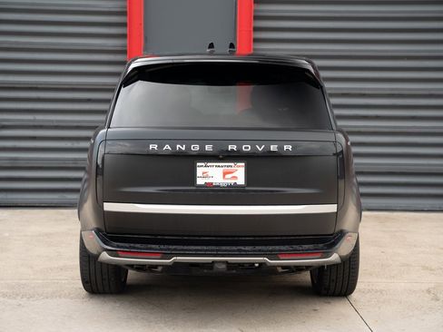 Used 2024 Land Rover Range Rover Long Wheelbase Autobiography image 5