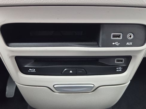 Used 2017 Chrysler Pacifica Touring-L Plus w/ Tire & Wheel Group FWD image 37