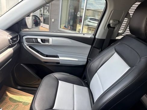 Used 2023 Ford Explorer XLT w/ Equipment Group 202A AWD/4WD image 27