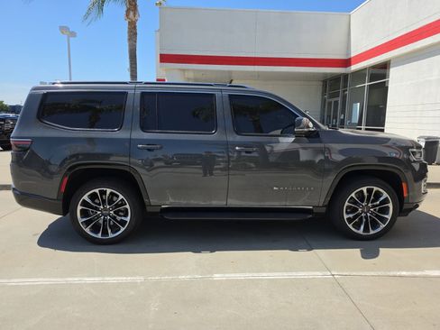 Used 2022 Jeep Wagoneer Series II w/ Premium Group I AWD/4WD image 3